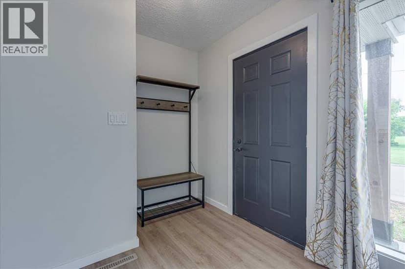 3 Armstrong Close, Red Deer, photo 4