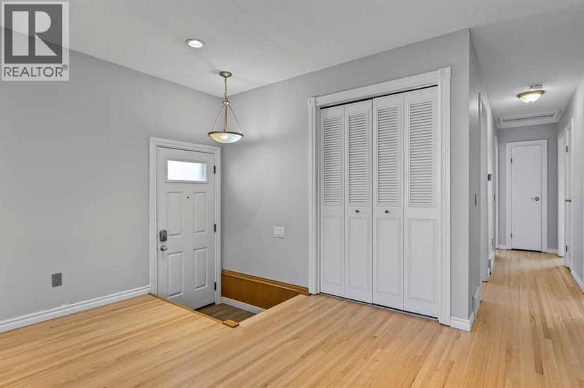 5212 Marshall Road NE, Calgary, photo 3