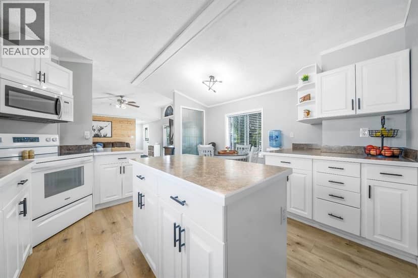 140 Birch Street W, Brooks, photo 8