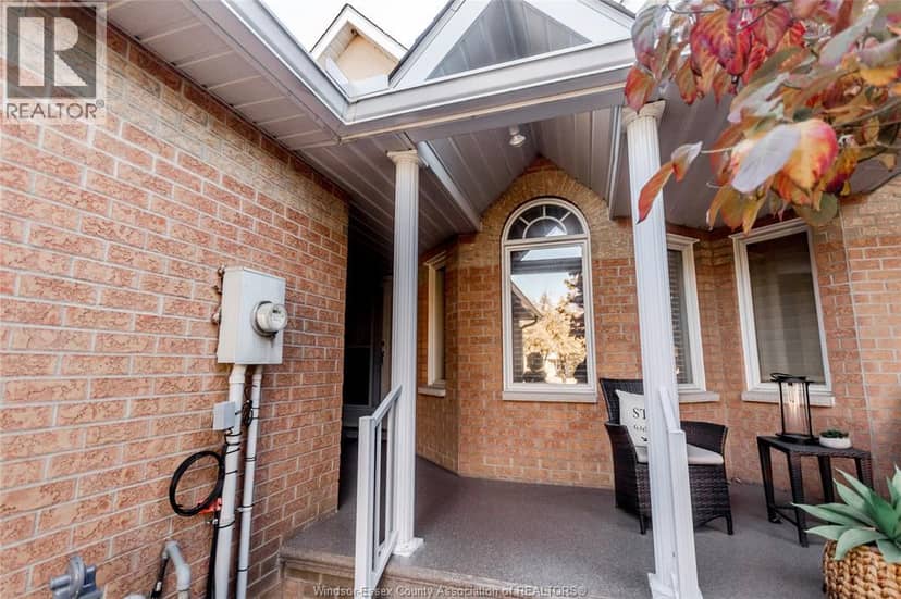 4661 Bradbury Court, Windsor, photo 3