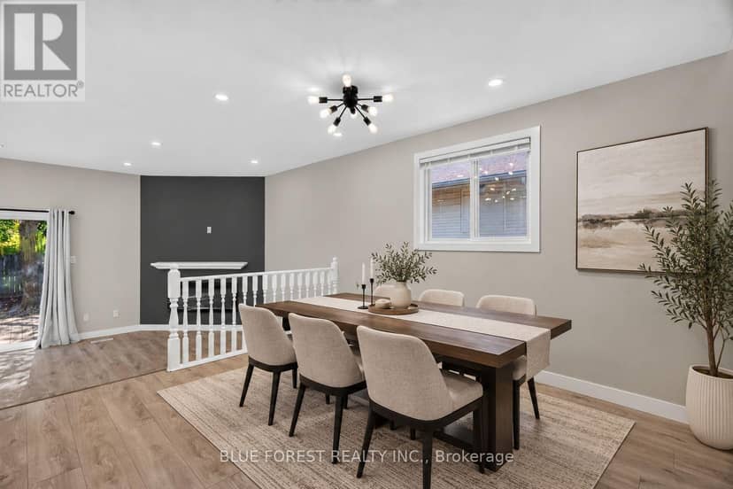 1048 Mahogany Road, London North, photo 6