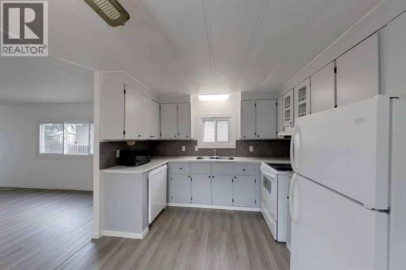 301 8 Street SW, Slave Lake, photo 2