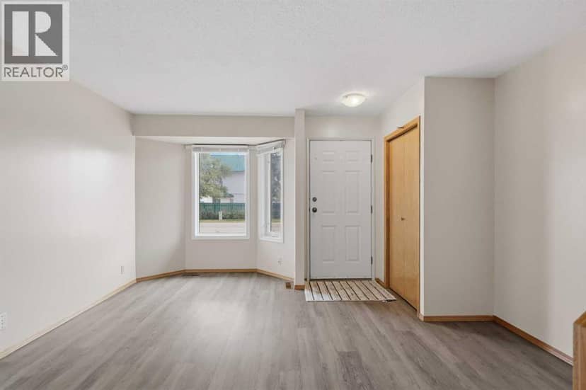 5414 45 Street, Lacombe, photo 2