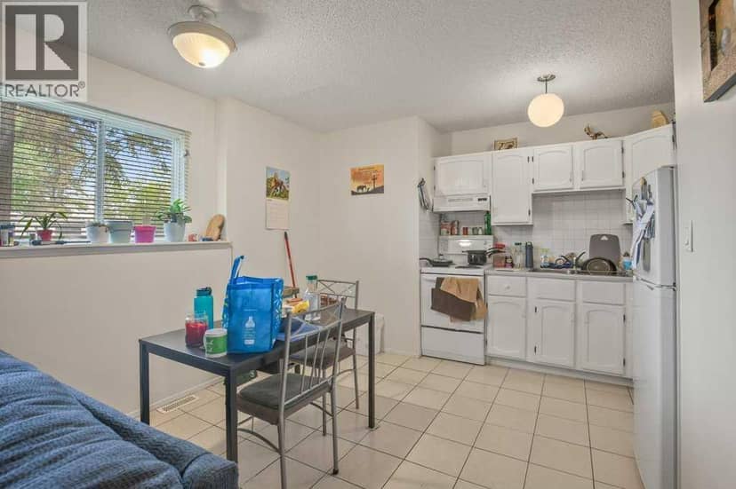 4639 48 Street, Sylvan Lake, photo 4