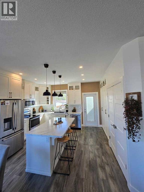 805 Sunset Place, Picture Butte, photo 4