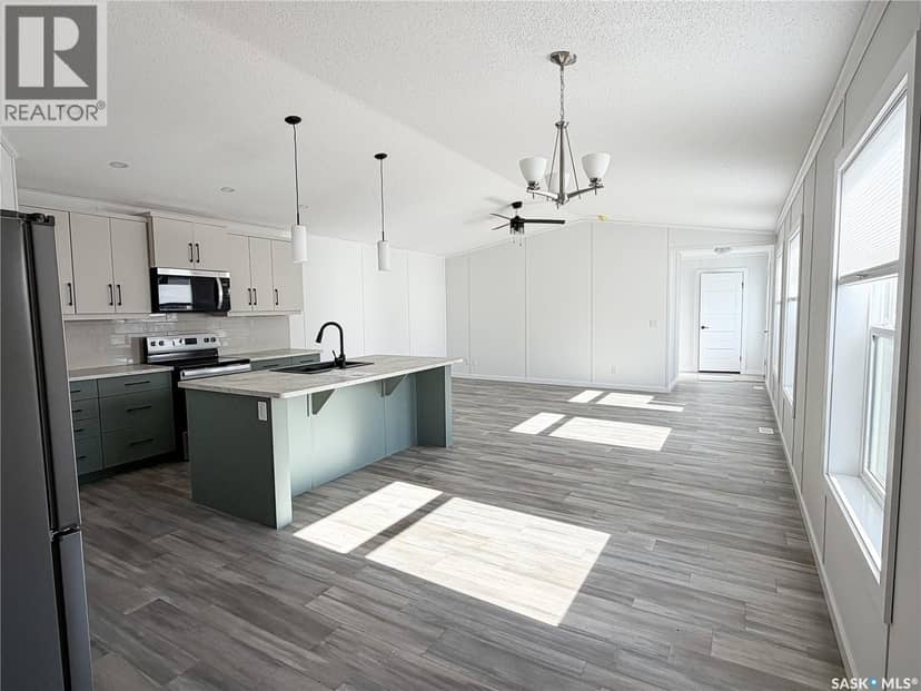 305 7th STREET E, Meadow Lake, photo 2