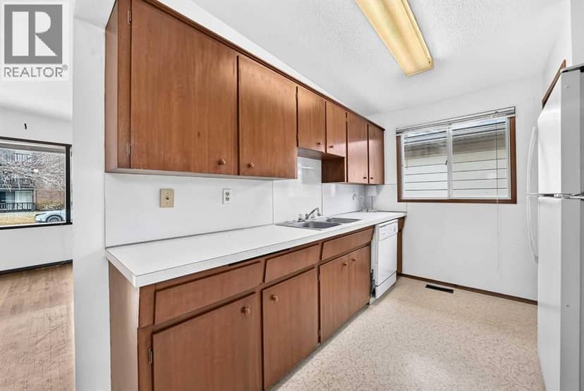 823 67 Avenue SW, Calgary, photo 6