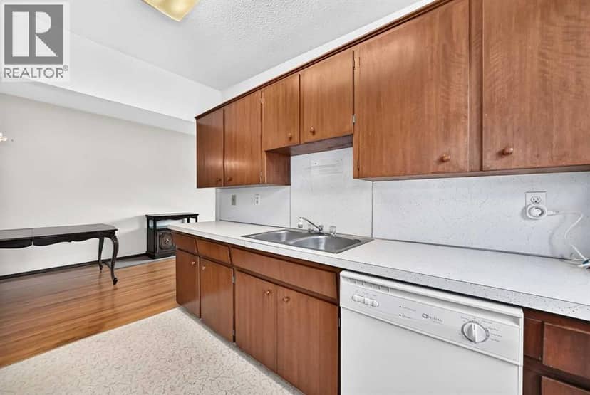 823 67 Avenue SW, Calgary, photo 5