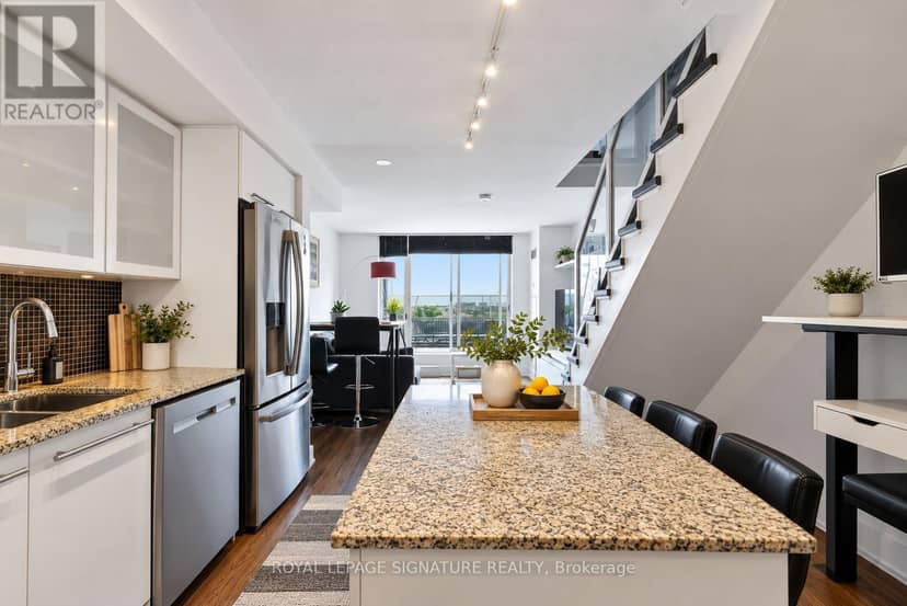 917 - 1040 The Queensway, Toronto