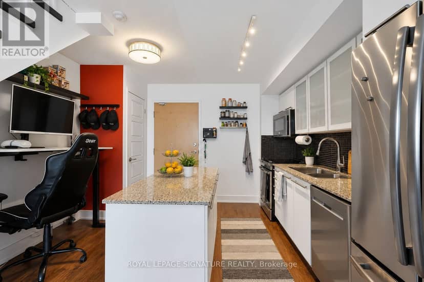 917 - 1040 The Queensway, Toronto, photo 3