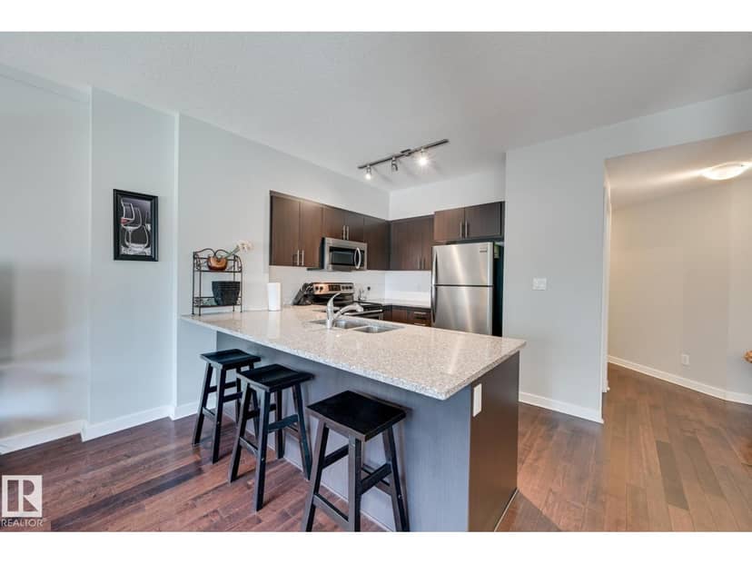 #802 10152 104 ST NW, Edmonton, photo 4
