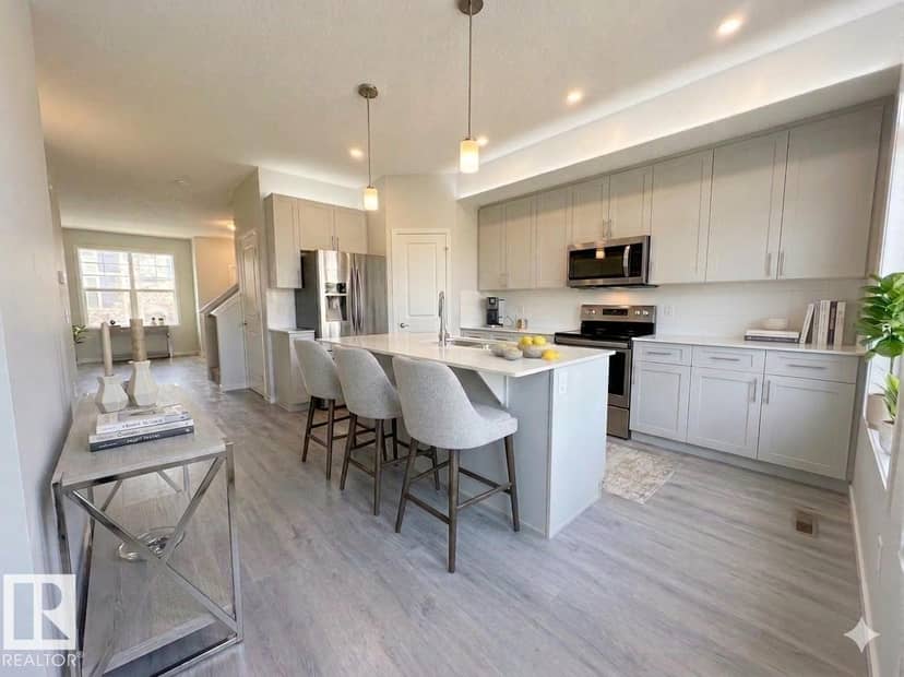 2035 160 ST SW, Edmonton