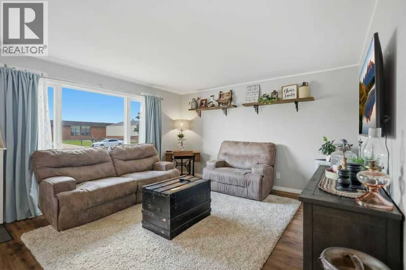 5028 48 Avenue, Caroline, photo 2