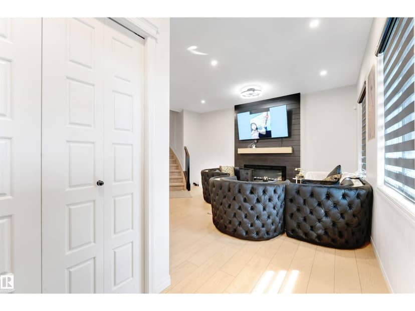 1263 Watt DR SW, Edmonton, photo 5
