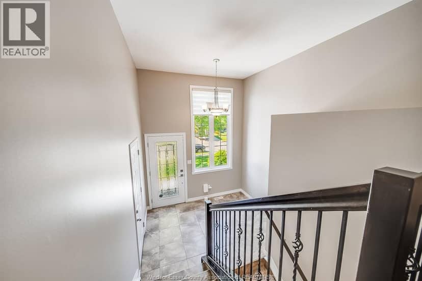 11916 Boulder Crescent, Windsor, photo 3