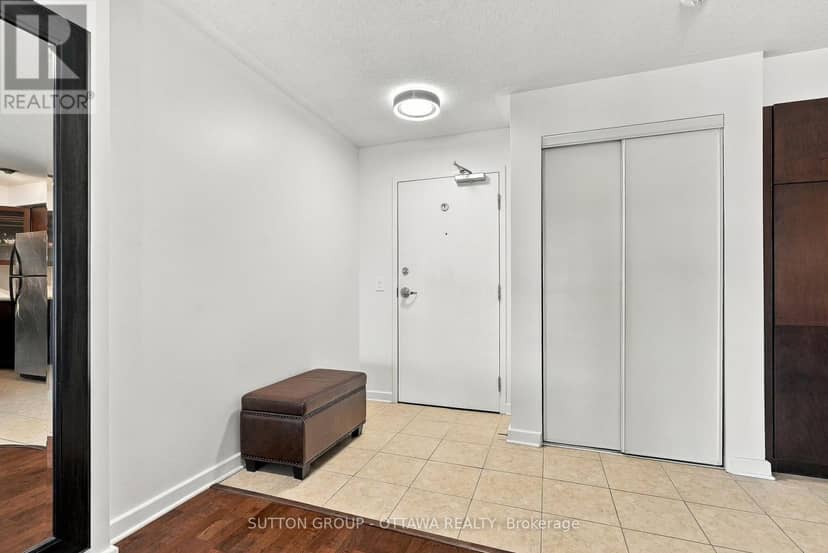 1012 - 138 Somerset Street W, Ottawa, photo 2