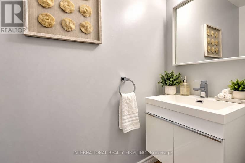 297 Kingsbridge Garden, Mississauga, photo 4
