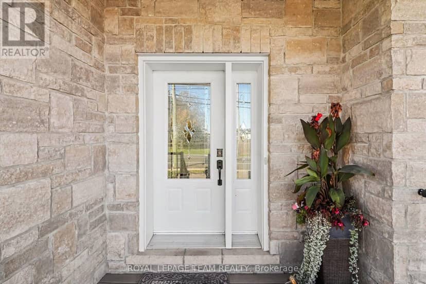 624 St Lawrence Street, North Dundas, photo 2