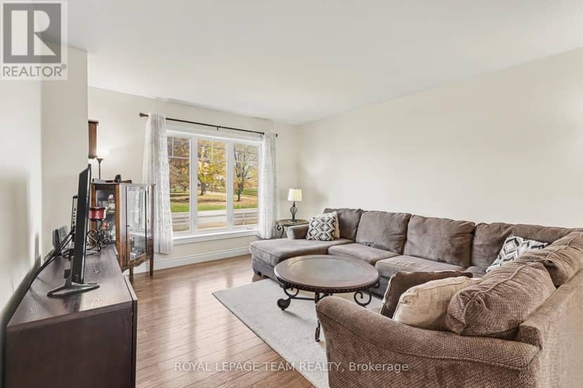 624 St Lawrence Street, North Dundas, photo 6
