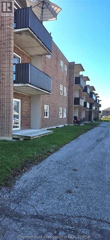 206-276 Merritt AVENUE, Chatham, photo 2