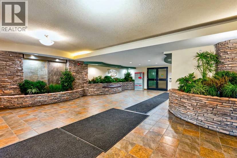 305, 30 Discovery Ridge Close SW, Calgary, photo 2