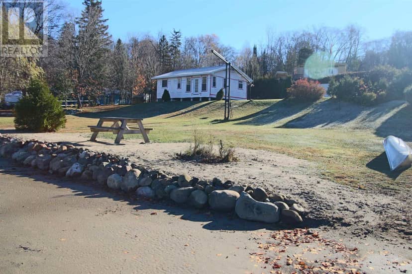 6 Weckstrom Lake RD, Searchmont