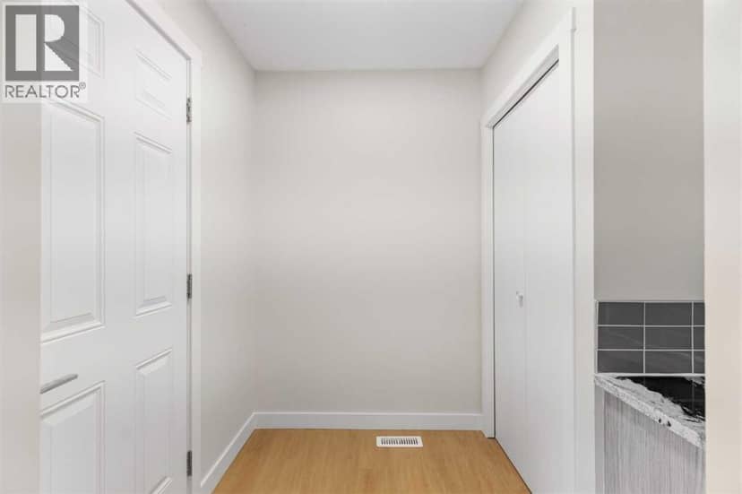 907 / 909 16 Street NE, Calgary, photo 8