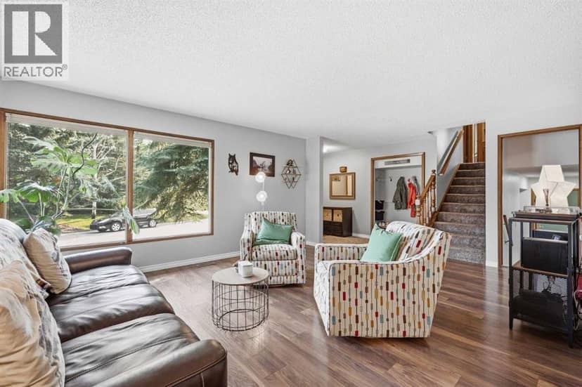 5 Glenwood Crescent, Cochrane, photo 3
