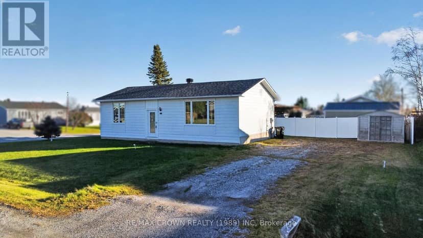 54 Boucher Crescent, Hearst, photo 2