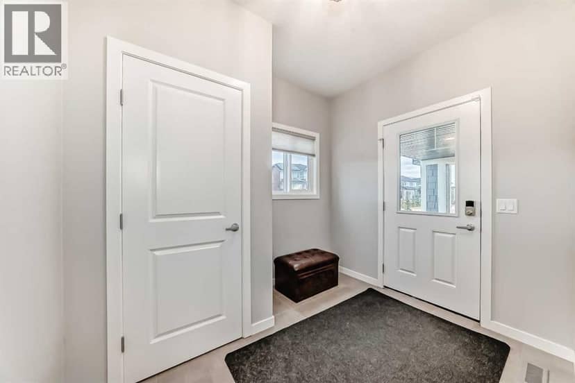 151 Sundown Way, Cochrane, photo 2