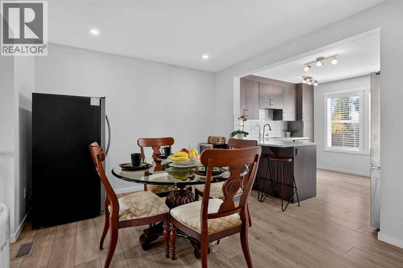 206 Cranbrook Square SE, Calgary, photo 3
