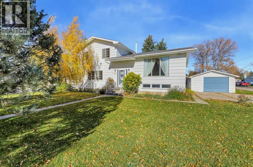210 2 Avenue SE, High River