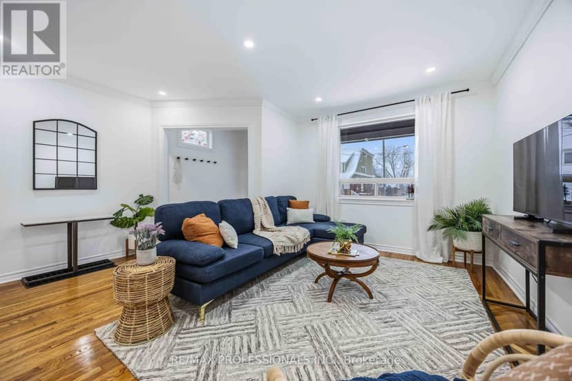 11 Bryant Avenue, Toronto, photo 2