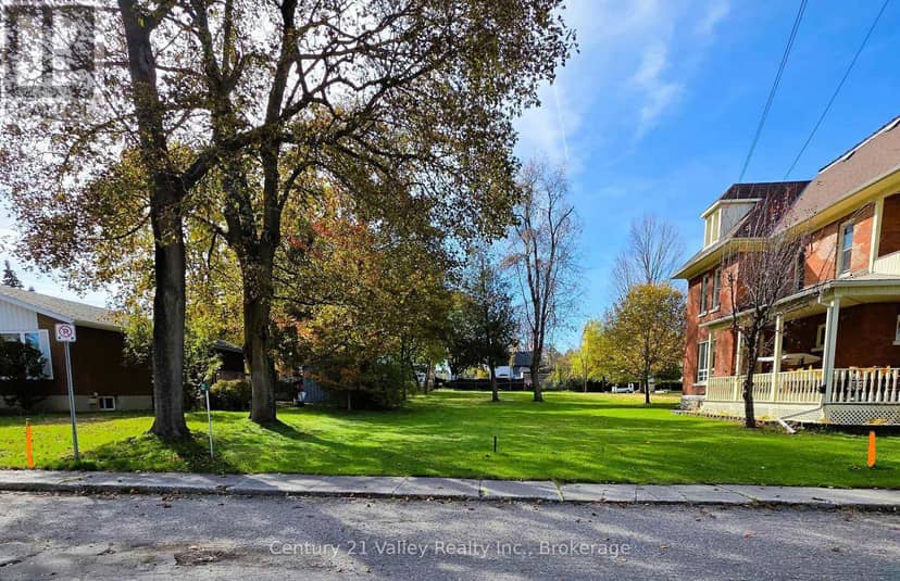 22 Lorne Street N, Renfrew, photo 3