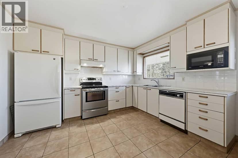 8252 7 Street SW, Calgary, photo 2