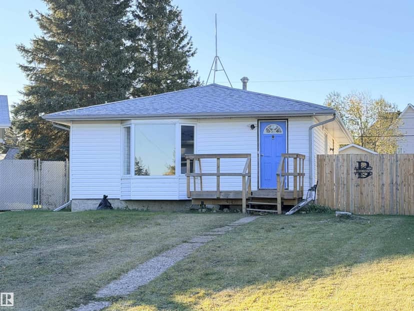 10719 103 ST, Westlock, photo 3