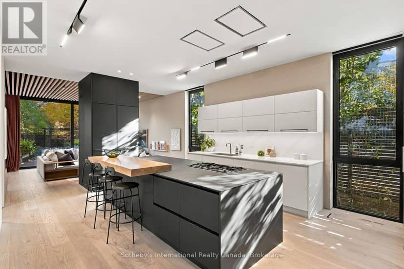 32 Ahrens Street W, Kitchener, photo 4