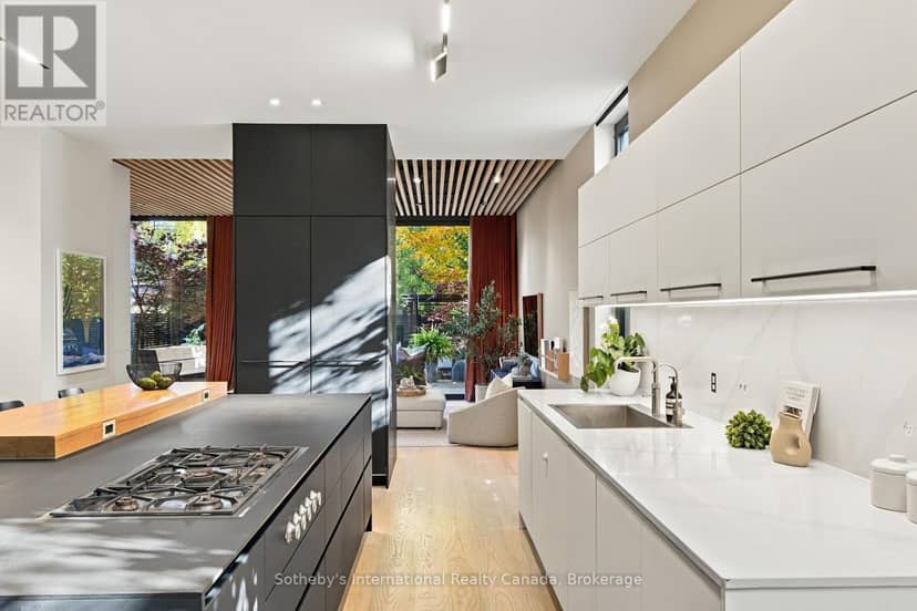 32 Ahrens Street W, Kitchener, photo 5