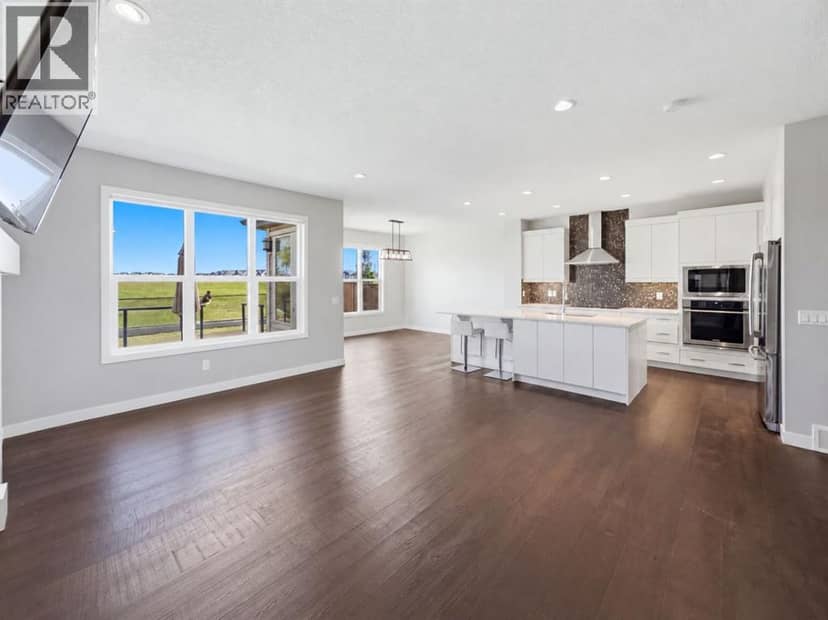 290 Masters Avenue SE, Calgary, photo 3