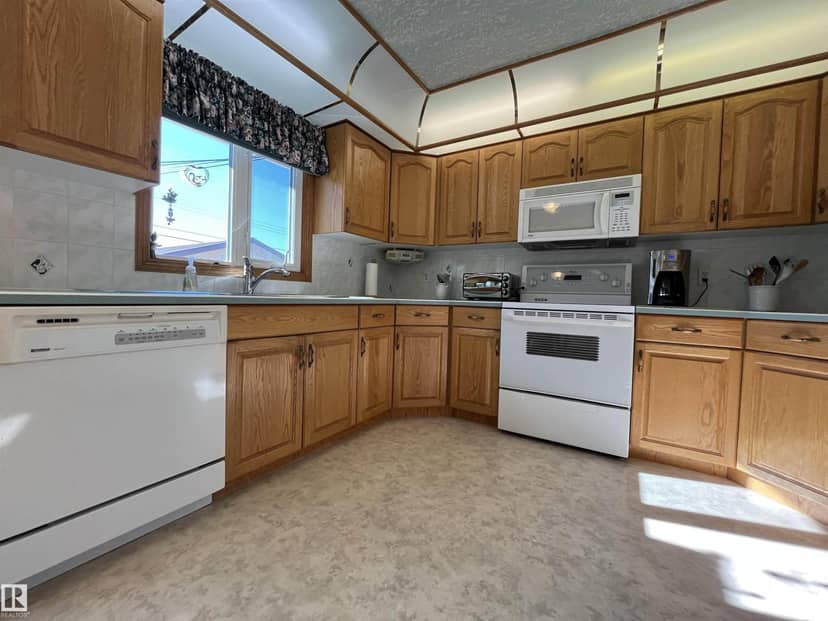 16131 110B AV NW, Edmonton, photo 3