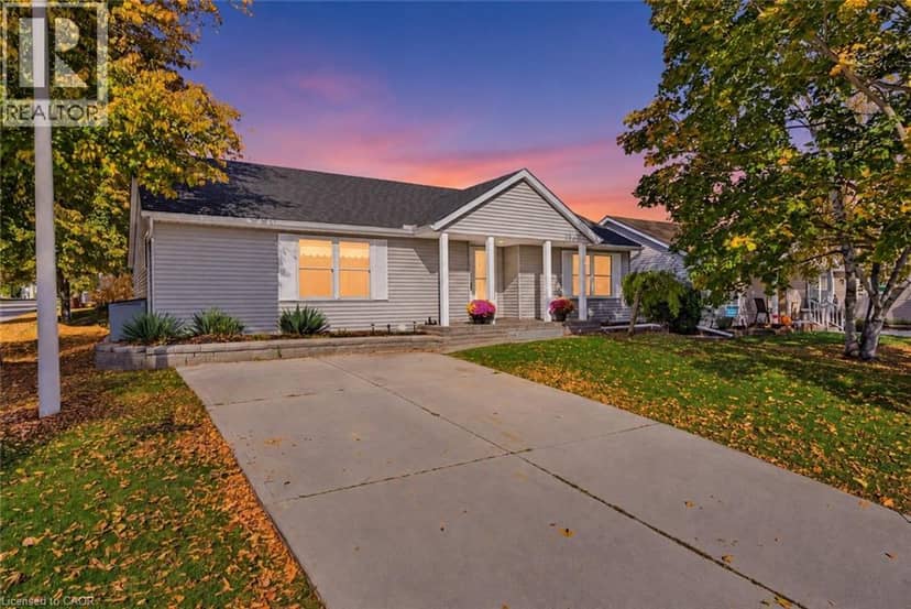 1 HOMESTEAD Place, New Hamburg, photo 2
