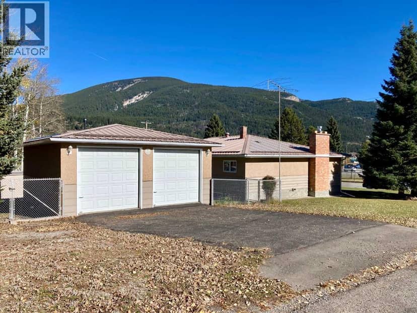 1802 119 Street E, Blairmore, photo 2