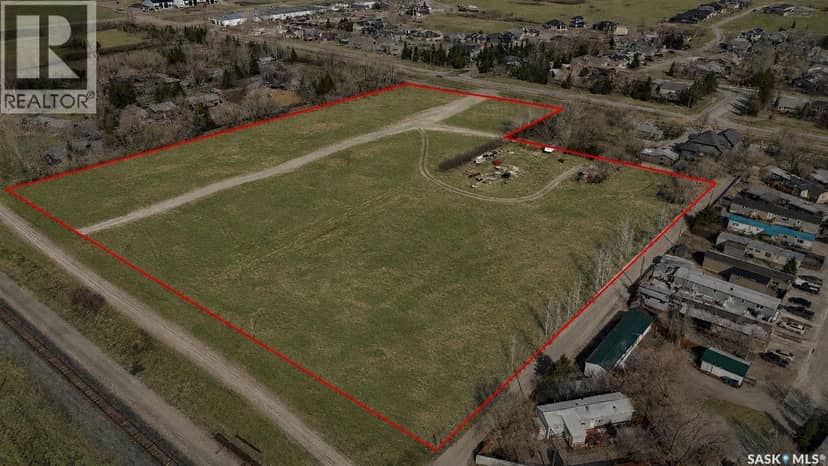 999 1st AVENUE, Pilot Butte, photo 2