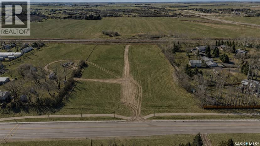 999 1st AVENUE, Pilot Butte, photo 3