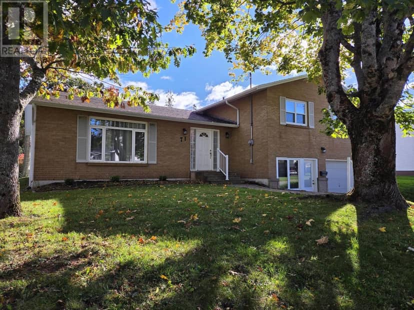 71 Harris Avenue, Truro
