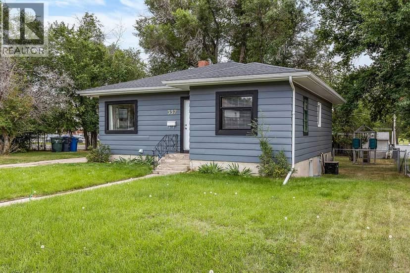 337 4 Street SW, Medicine Hat, photo 2