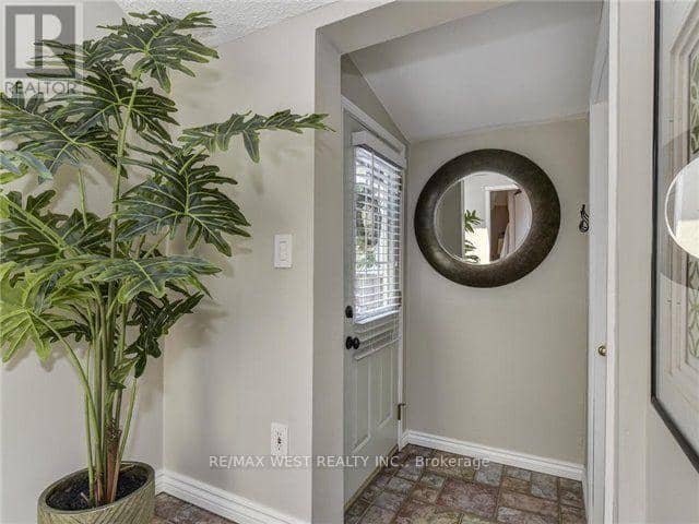 602 Annland Street, Pickering, photo 2