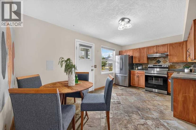 572 Regal Park NE, Calgary, photo 3