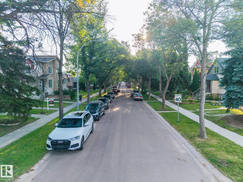 8952 81 AV NW, Edmonton, photo 2