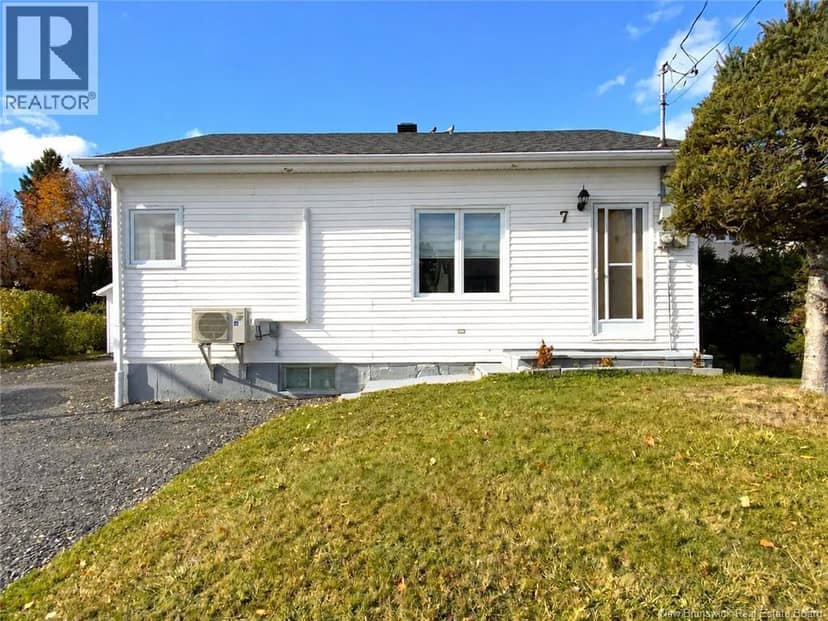 7 Lajoie Street, Saint-Basile